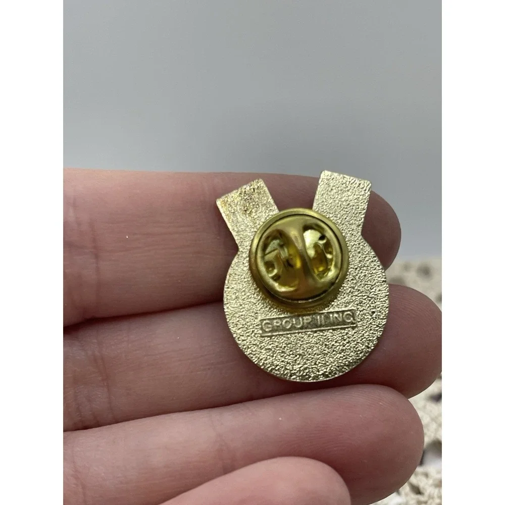 McDonald's Crew Employee Pin - Taste Trials Game Crew 2000‎ Burger Award Ribbon